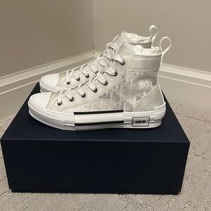 Authentic Dior Sneaker M-B23